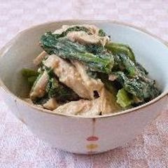 A picture of Komatsuna and Boiled Chicken Mixed with Sweet Chili Sauce and Sesame.
