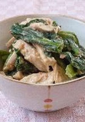 A picture of Komatsuna and Boiled Chicken Mixed with Sweet Chili Sauce and Sesame.