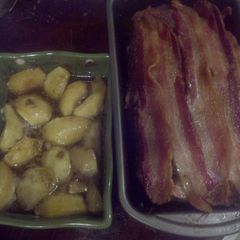 A picture of Bria's apple bacon meatloaf.
