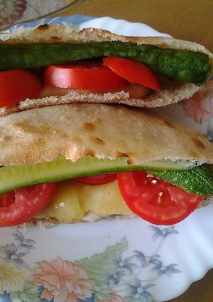 A picture of Chicken sandwich with fresh veggies.
