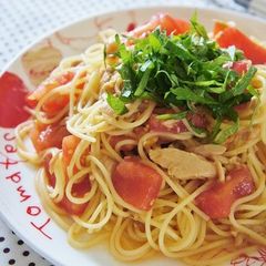 Delicious Cold Pasta with Tomato and Tuna A picture of Delicious Cold Pasta with Tomato and Tuna.
