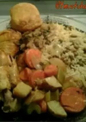 A picture of YMUSTUHATE my Jamaican curry chicken with rice & peas.