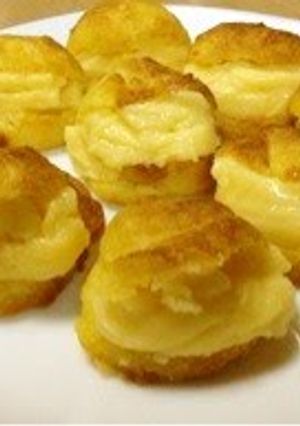A picture of Cream Puffs in a Toaster Oven.