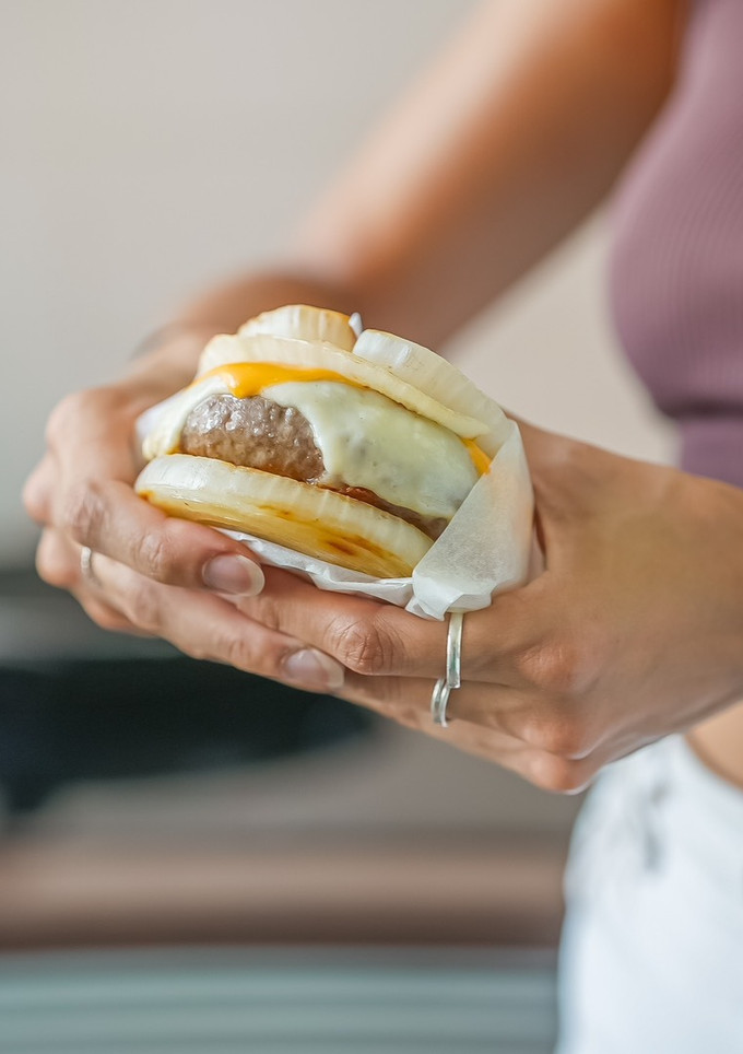 Una foto de Hamburguesa de cebolla