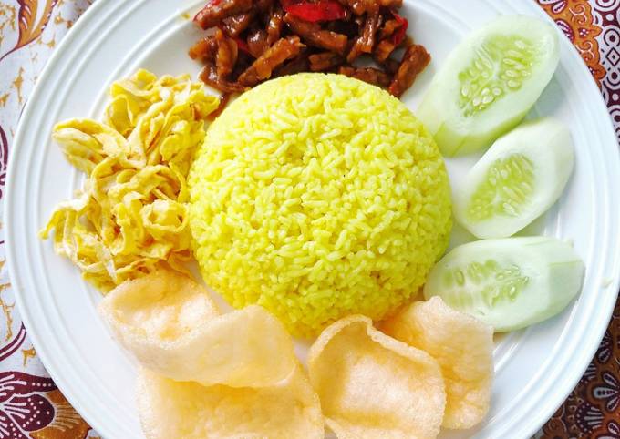 Resep Nasi Kuning Sederhana Oleh DWI WORO WIDYASTUTY - Cookpad