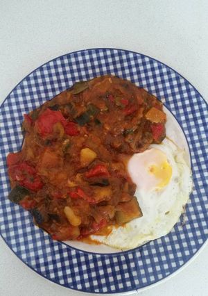 Foto principal de Pisto con huevo frito (Olla Gm G)