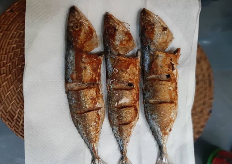 Resep 2. Ikan Goreng kembung garing dengan sedikit minyak yang Sempurna