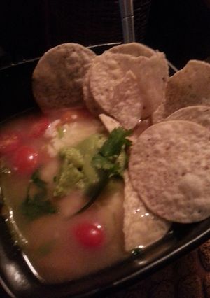 A picture of Caldo de pollo.