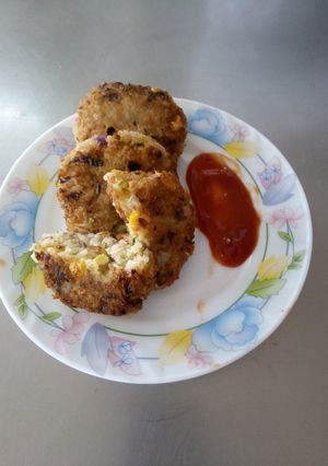 A picture of Rice and zucchini patties.
