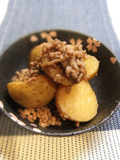 A picture of New Potatoes Simmered with Meat Soboro.