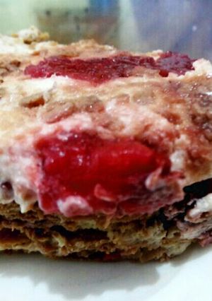 A picture of Strawberry grahm cake.