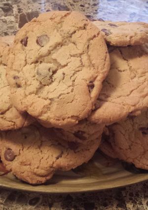 A picture of Lucs big chocolate chip cookies.