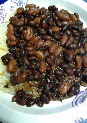 A picture of 6 cups of beans.