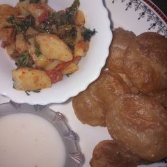 A picture of One bite Puri with alu sabzi.