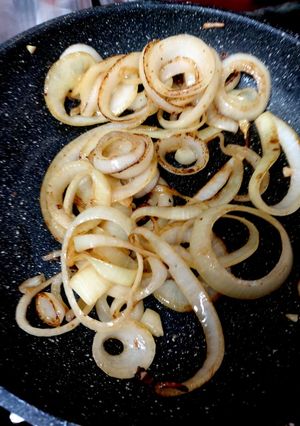 A picture of My Sauteed Peppered Onion Rings. 😘.