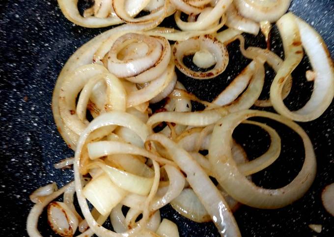 Simple Way to Prepare Perfect My Sauteed Peppered Onion Rings. 😘