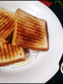 આલુ સેન્ડવીચ (Aloo Sandwich Recipe In Gujarati) રેસીપી મુખ્ય ફોટો