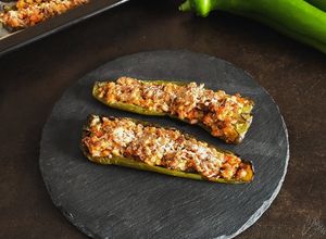 Foto di Peperoni cornetti al forno con farro salsiccia ed erbe provenzali