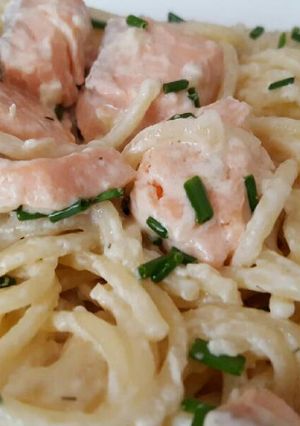 Una foto de Espaguetis con Salmón fresco