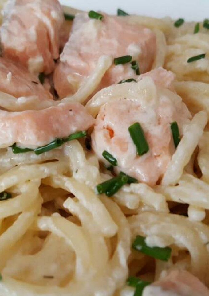 Una foto de Espaguetis con Salmón fresco