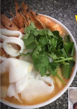 รูปของ ต้มยำสองเกลอ (กุ้ง+หมึก) มะพร้าวน้ำหอม