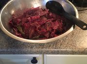 A picture of red cabbage with apples