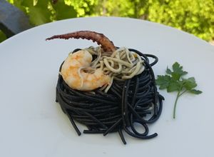 Una foto de Spaghetti Nero di seppia al fruto di mare
