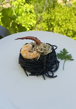 Una foto de Spaghetti Nero di seppia al fruto di mare