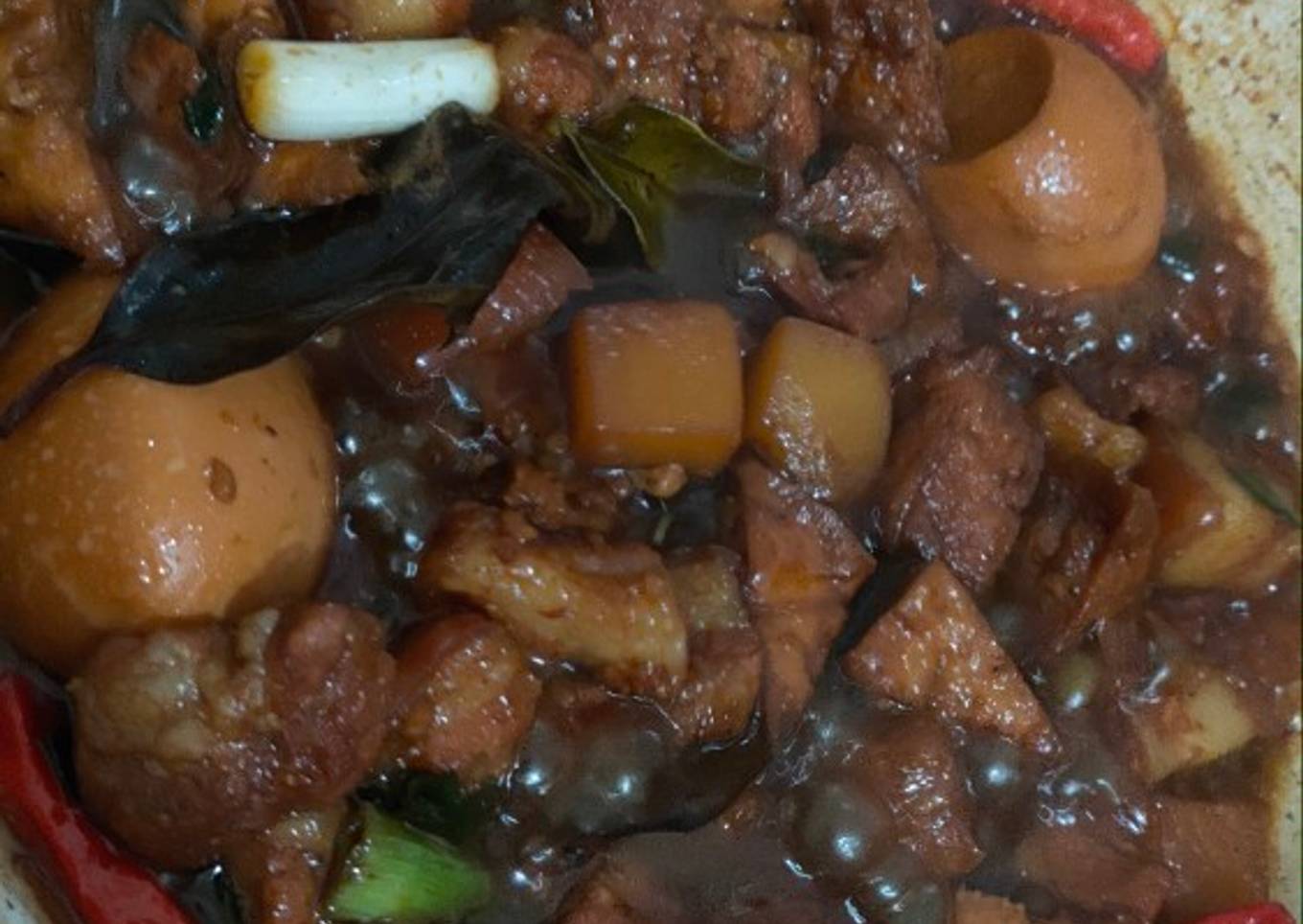 Babi kecap, kentang dan telur
