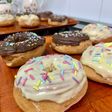 Donuts con cobertura de chocolate