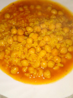 Una foto de Garbazos con arroz