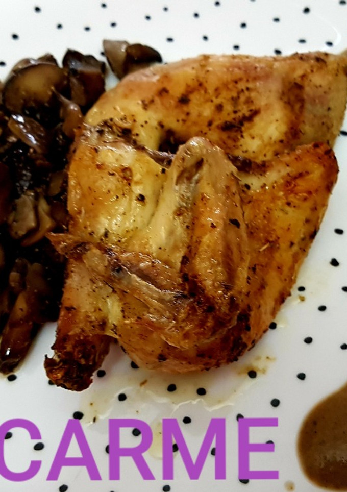 Una foto de Picantón con salsa de setas