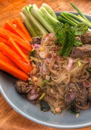 รูปของ ลาบวุ้นเส้นเครื่องในไก่