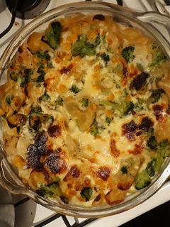 Una foto de Fideos con brócoli y gratín de salsa blanca