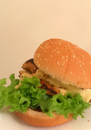 صورة لوصفة سندويشة الدجاج المشوي بصوص الباربكيو 🍢 -Grilled chicken sandwich