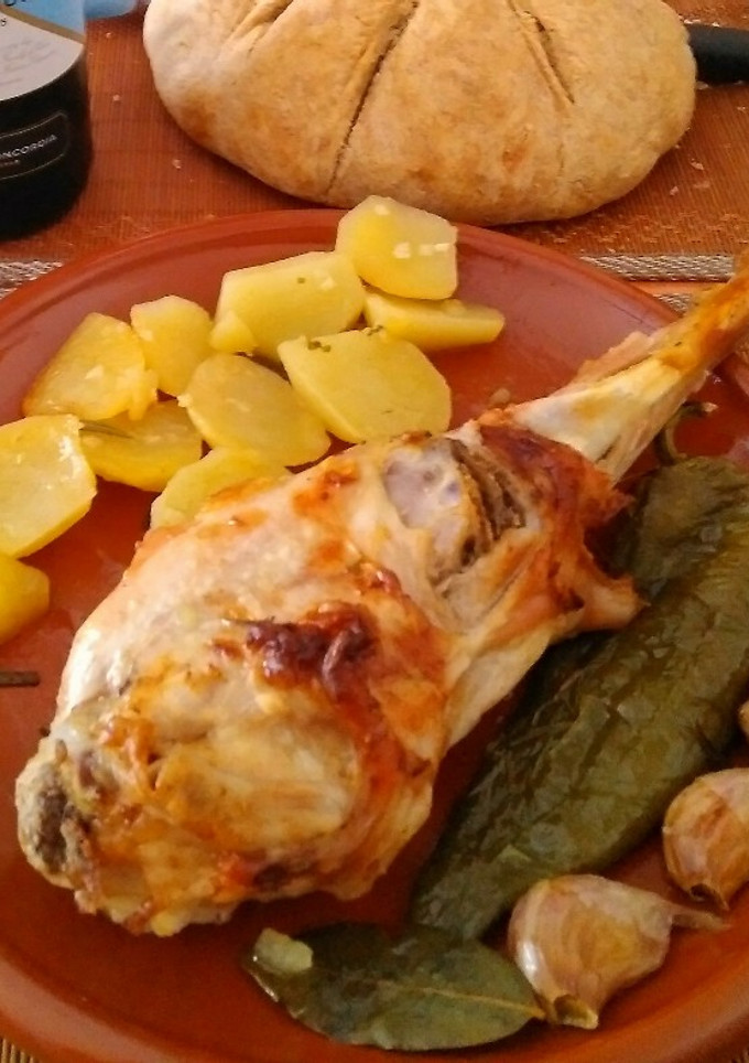Una foto de Pierna lechal de cordero al horno