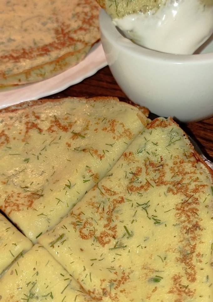 Млинці з картоплею, часником та кропом