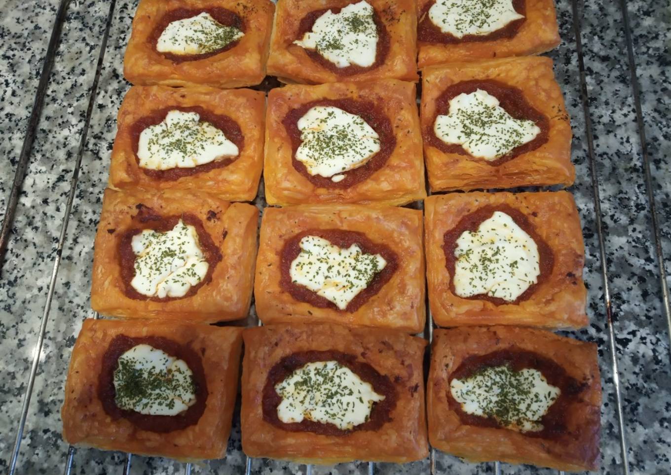 Hojaldres de sobrasada y queso de untar