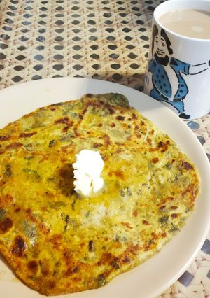 A picture of Methi parantha.