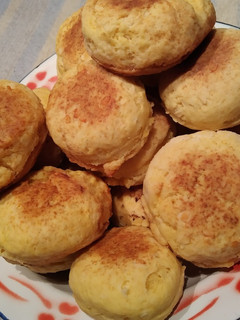 Una foto de Scons de queso