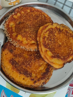 પેન હાંડવો (Pan Handvo Recipe In Gujarati) રેસીપી મુખ્ય ફોટો