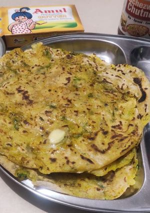 આલુ પરોઠા (Aloo Paratha Recipe In Gujarati) રેસીપી મુખ્ય ફોટો