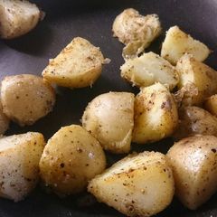A picture of Spicy Sauted Potatoes .