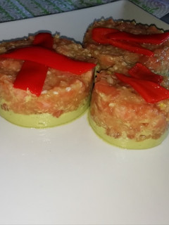 Una foto de Tartar de salmón