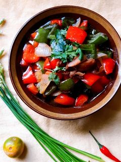 Hình của món Gà xào chua ngọt.