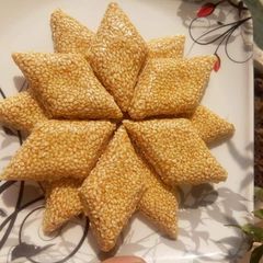 A picture of Til chikki/Til patti.
