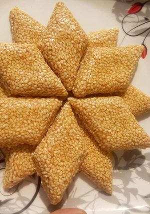 A picture of Til chikki/Til patti.