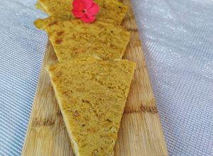 Una foto de Fainá tradicional con parmesano