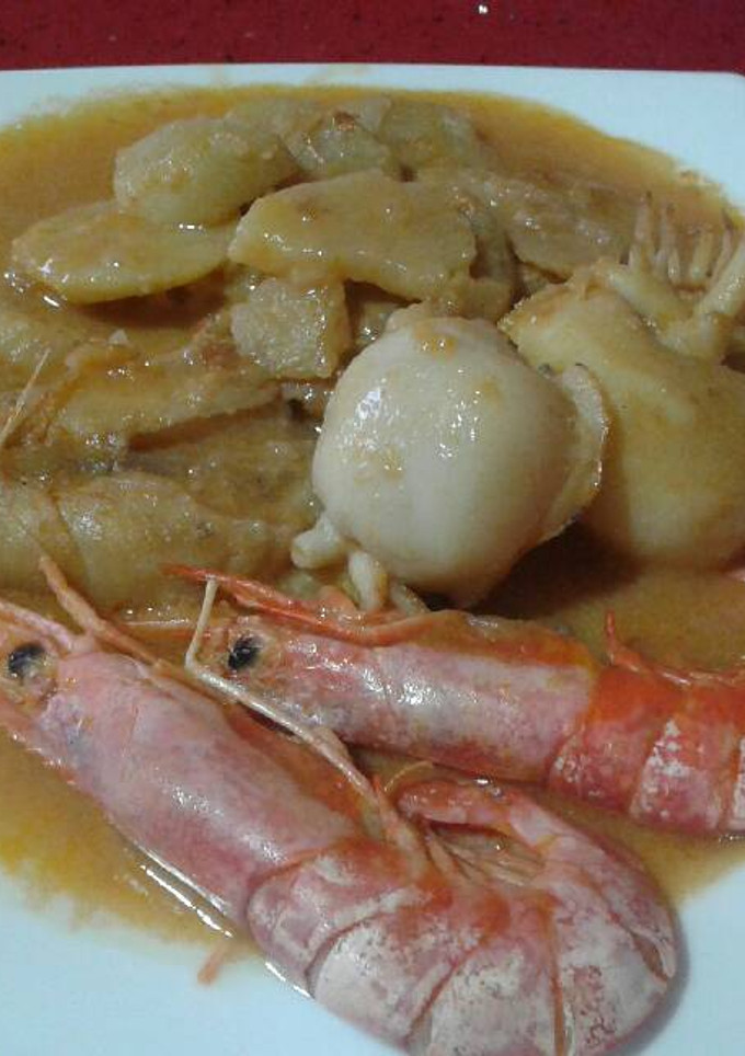 Una foto de Rape con sepia y gambas