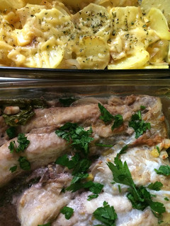 Una foto de Abadejo sobre Kale y cebolla asada